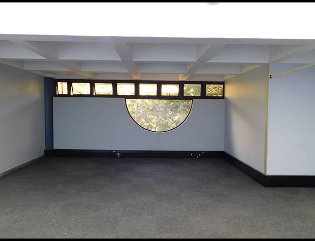 163M² OFFICE TO LET IN FERNDALE